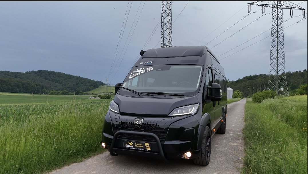 Bravia Swan 599 auf dem Feldweg
